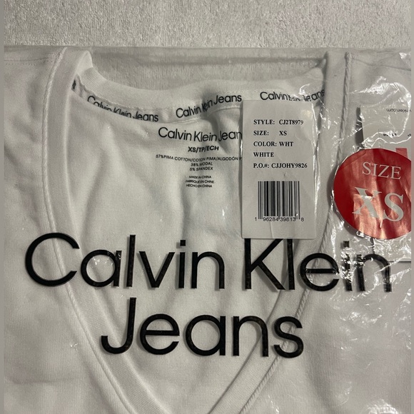 Calvin Klein Jeans Women's Cap-Sleeve V-Neck Bodysuit - White - Picture 5 of 9